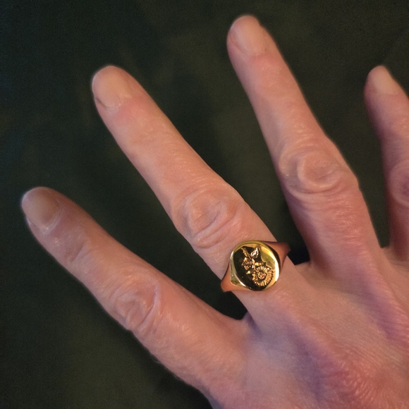 Gold Signet Ring - Picture 3 of 7